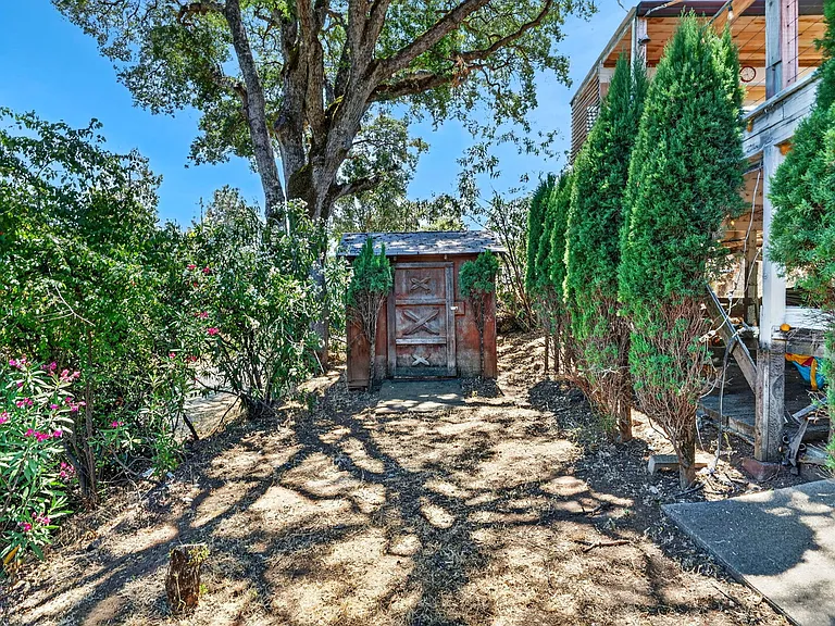 Oak Knoll Ave — Photo 33