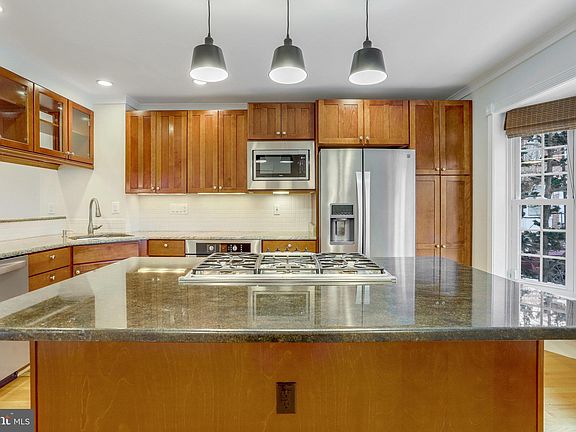 5th image of 2104 N Tazewell Ct