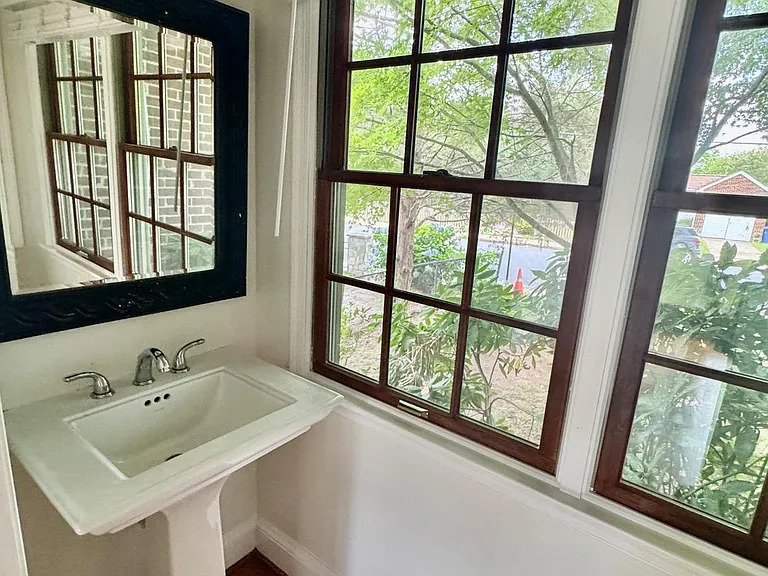 204 S Irving St — Photo 14