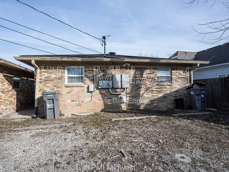 823 Iowa St — Photo 12