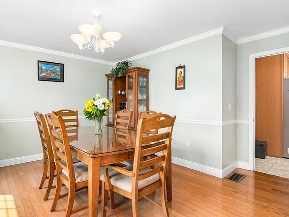 3rd image of 115 Cherrywood Dr