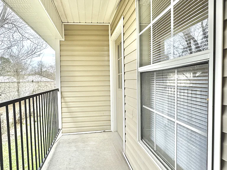 Spring Tree Apartments — Photo 1