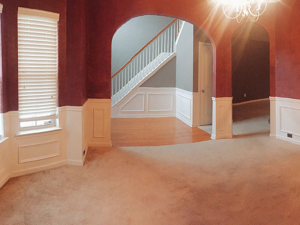 Dining into foyer