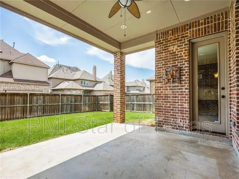7509 Rockyford Dr — Photo 17