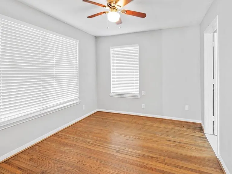 819 Oak St #4 — Photo 3