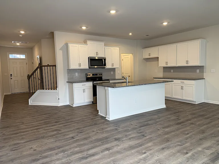 1475 Amberview Ln — Photo 3