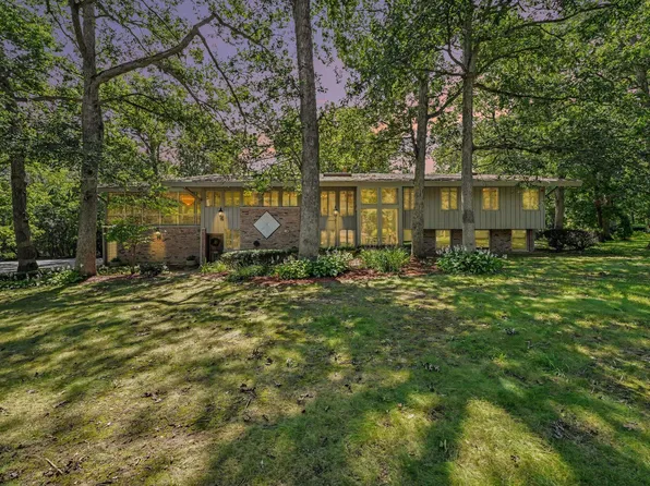909 W 126th Ave, Crown Point, IN 46307