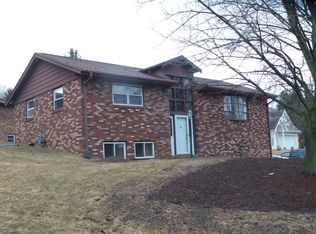 116 Oakview Dr, Slinger, WI 53086