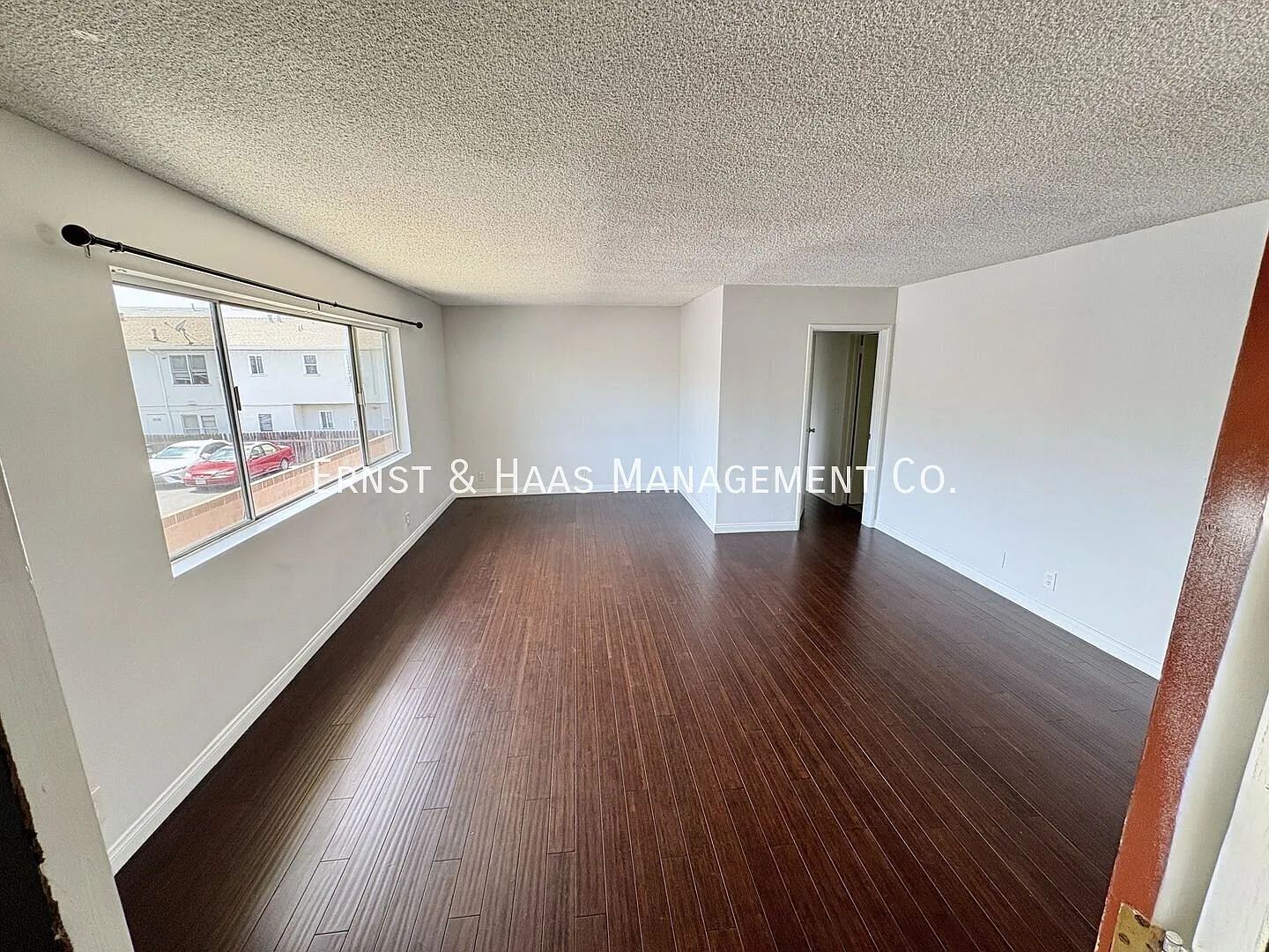 Freshly Painted 2-Bedroom, 2-Bathroom Home! — Photo 2