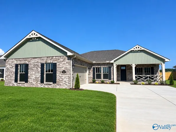 1055 Maplehurst St, Decatur, AL 35603
