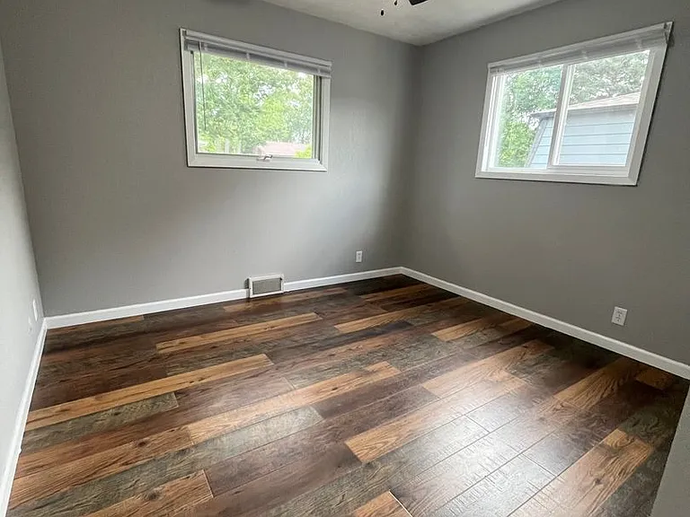 4300 S Hickory Hill Rd — Photo 12