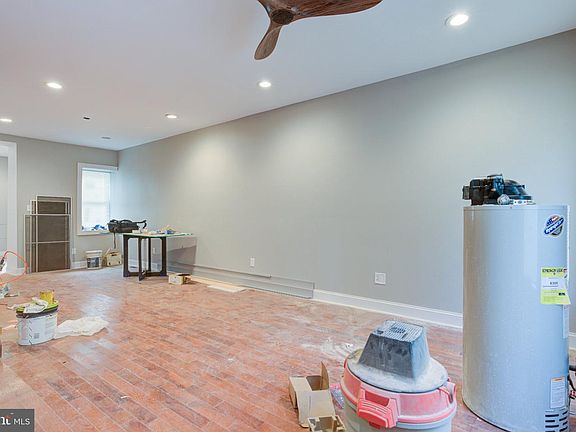 4th image of 2463 Amber St