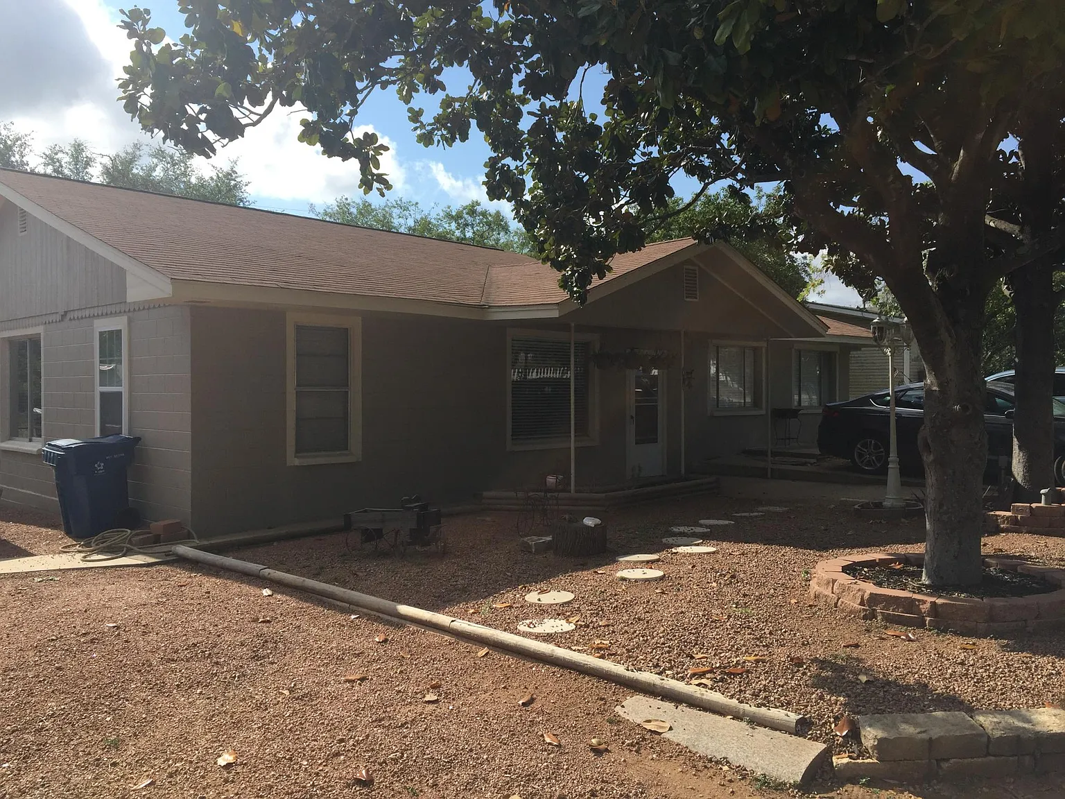 3 bed, 1400 sqft, $1,600 — Photo 1