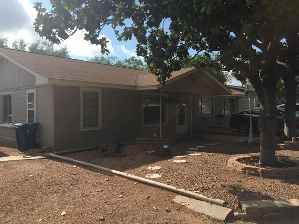 825 Southwood Dr, Cottonwood Shores, TX 78657