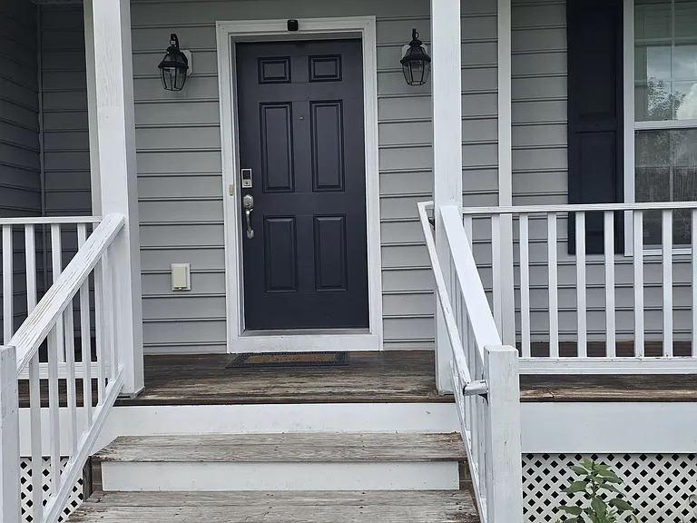 1612 Hennington Ter — Photo 2