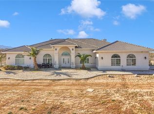 6086 Pythagoras Rd, Oak Hills, CA 92344