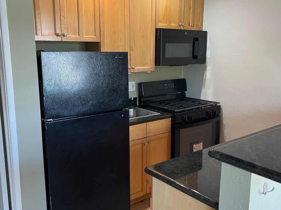 1st image of 3020 Hugo St #27