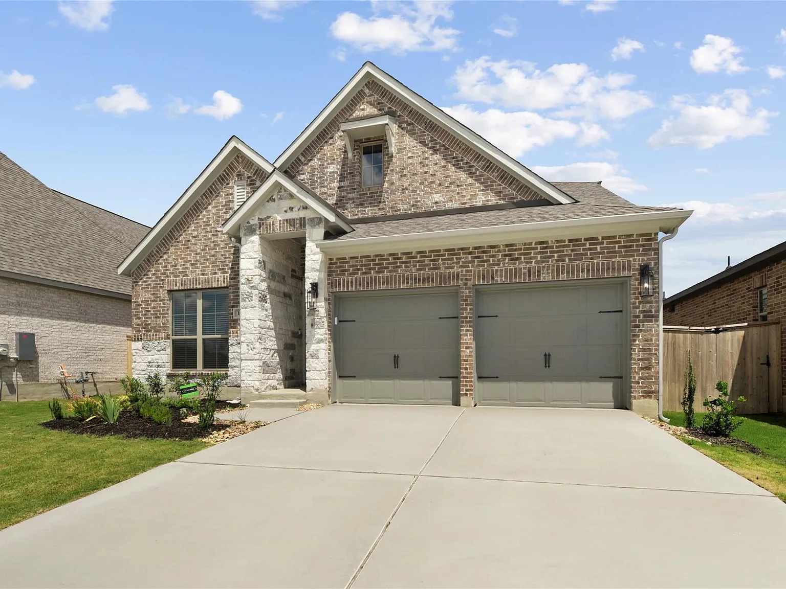 4 bed, 3.0 bath, 2350 sqft, $2,495 — Photo 2