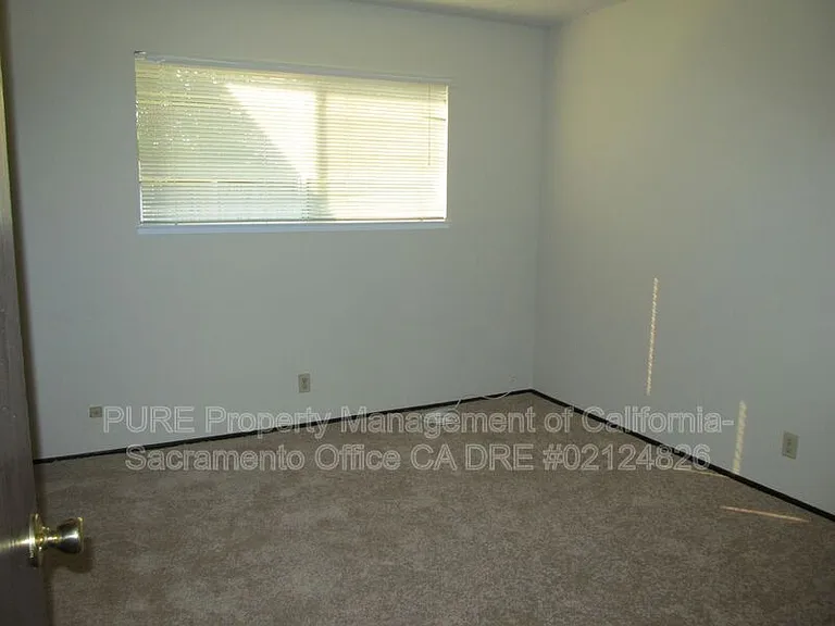 5541 Aspenwood Ct — Photo 9
