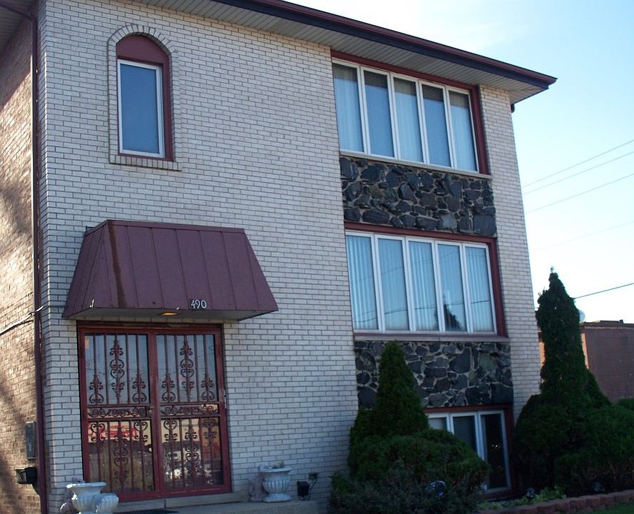 1st image of 490 Jeffery Ave APT 1
