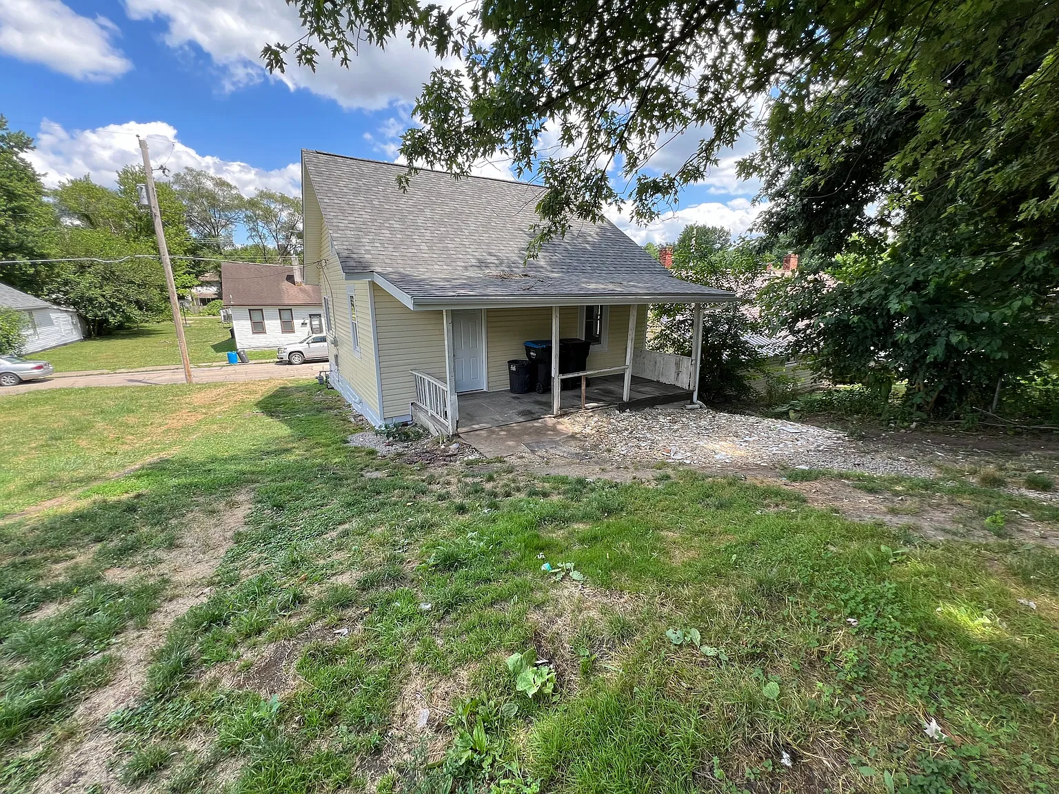 3 bed, $1,095 — Photo 2