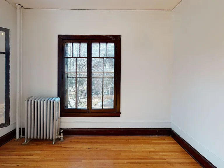 LorWest Flats — Photo 11