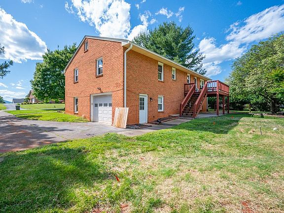 5th image of 1722 Oakwood St