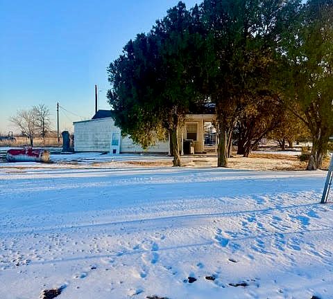 2nd image of 1601 Peterson Rd S