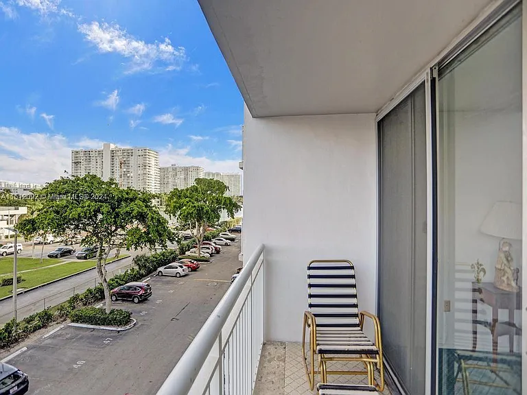 18051 Biscayne Blvd #304 — Photo 30