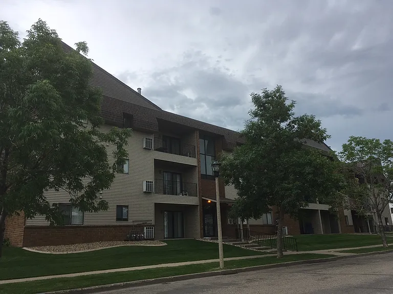 1727 N Grandview Ln #313 — Photo 2