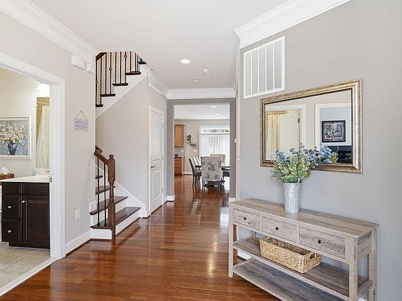 4th image of 409 Pear Blossom Rd