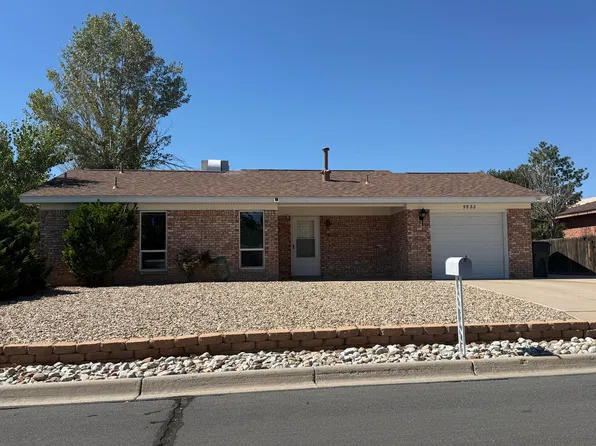 9933 Clearwater St NW, Albuquerque, NM 87114