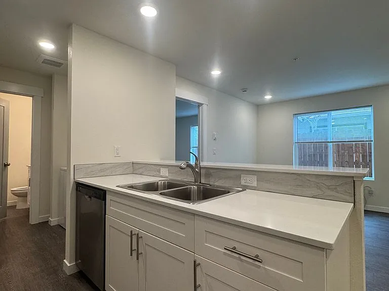 503 E Helena Ave — Photo 6