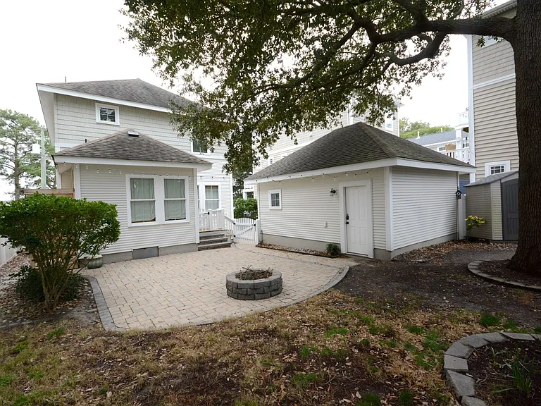 4116 Pretty Lake Ave — Photo 59