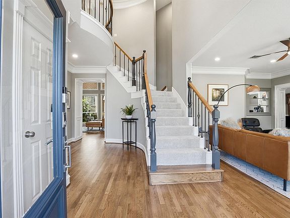 3rd image of 46 Eagle Ter