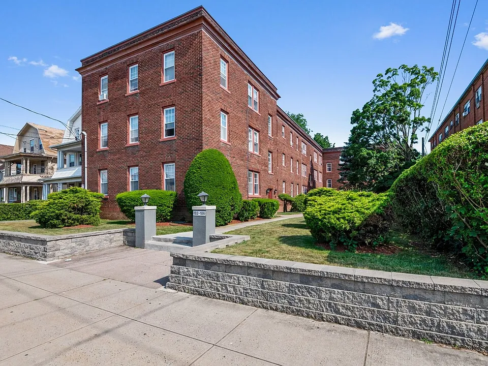 182 Elm St