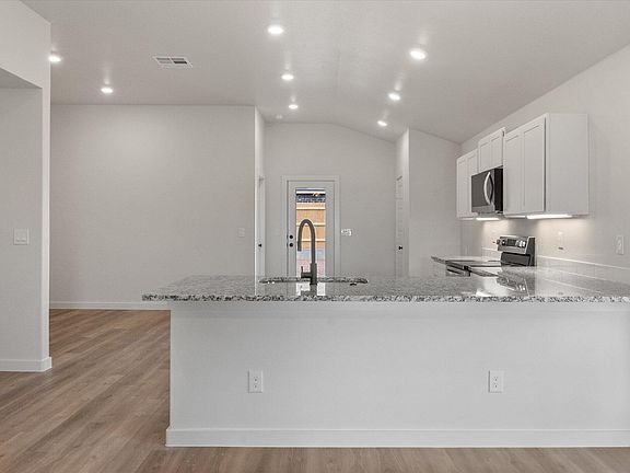 5th image of 2025 Cottonwood Ave