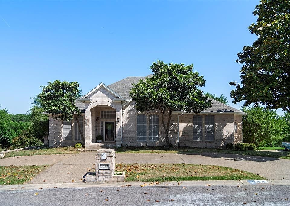 1st image of 8636 Overland Dr