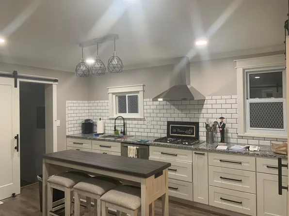 542 E Saratoga Ave, Ferndale, MI 48220