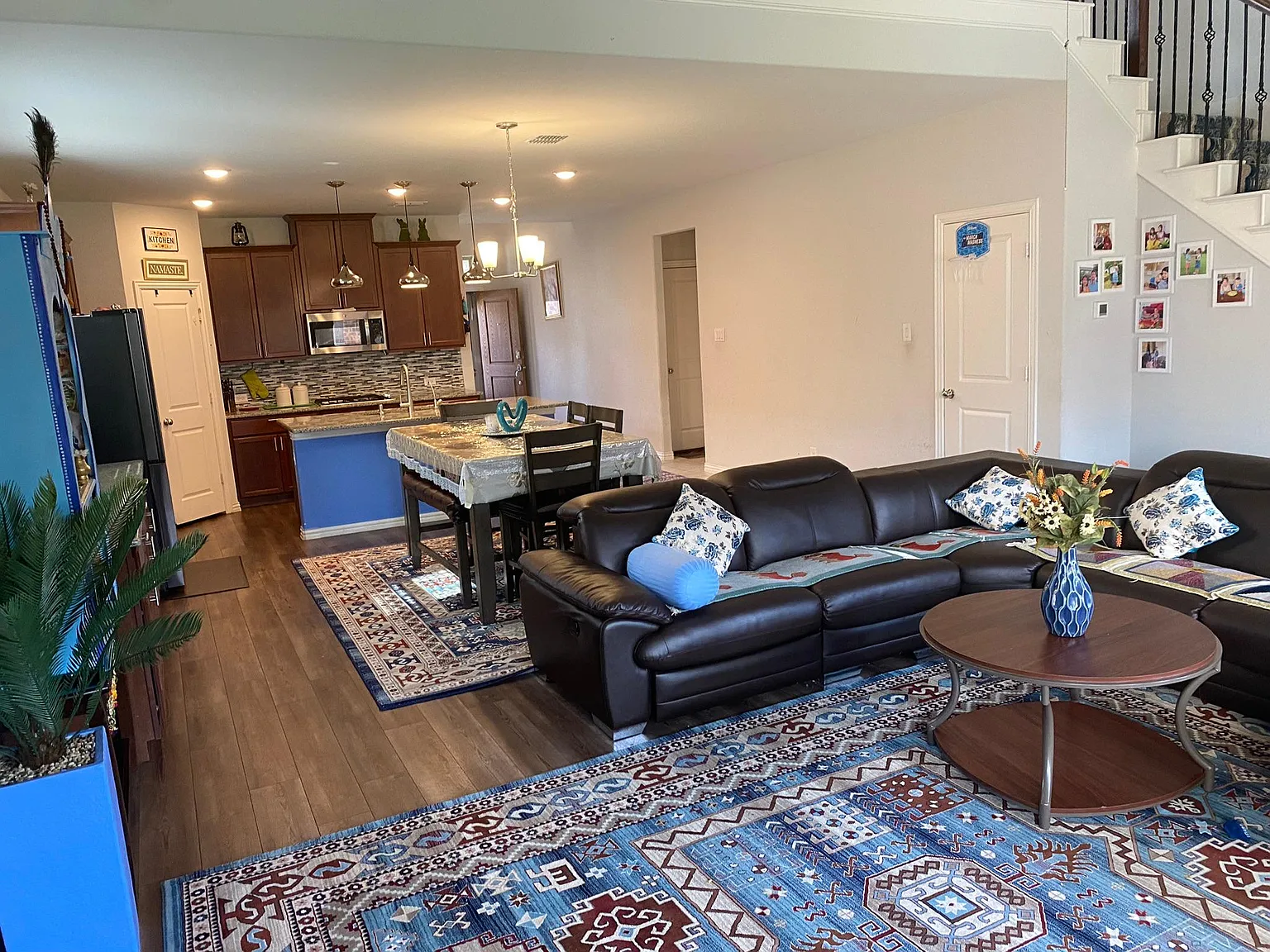 4 bed, 3.5 bath, 2768 sqft, $2,900 — Photo 3