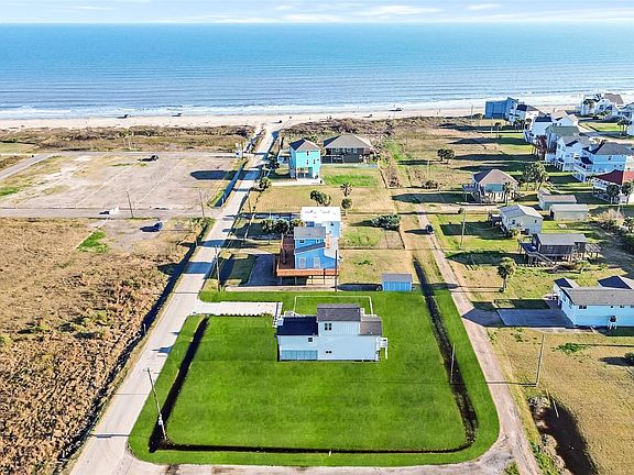 4th image of 3913 Eleven Mile Rd