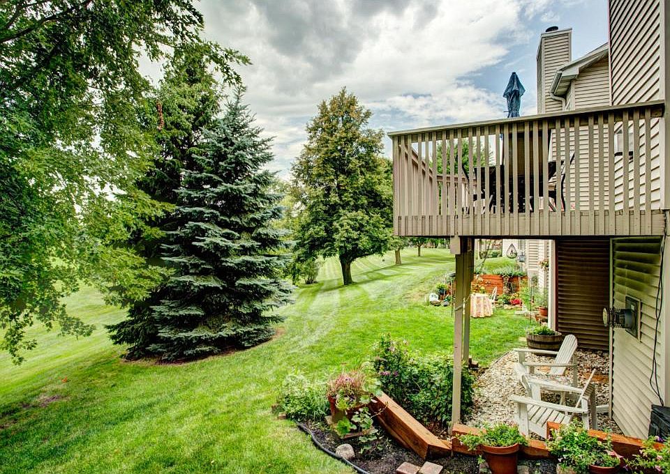 1st image of 10233 Arrowwood Dr