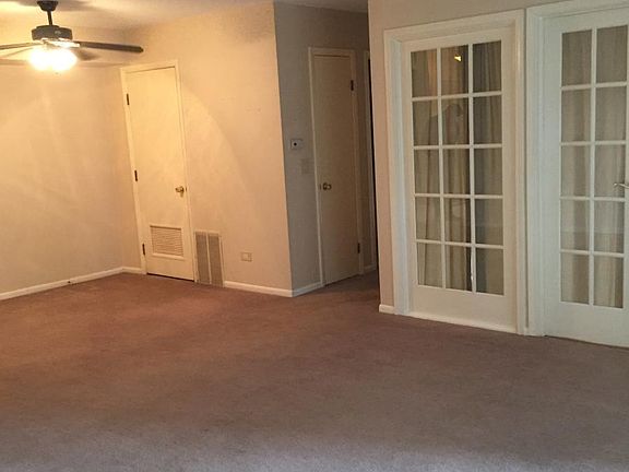 2nd image of 100 Clubhouse Ln APT 204