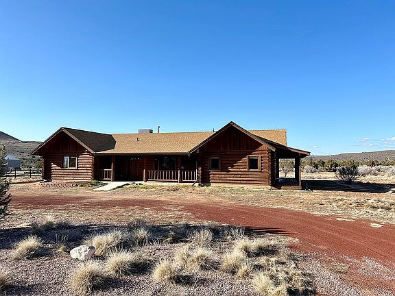 2nd image of 900 W Coyote Way