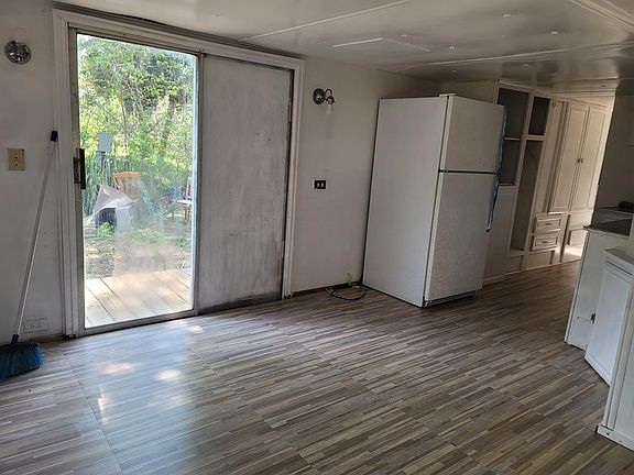 3rd image of 8606 Bolton Ave #2
