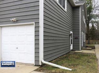 34W939 Stanton Dr APT D, St Charles, IL