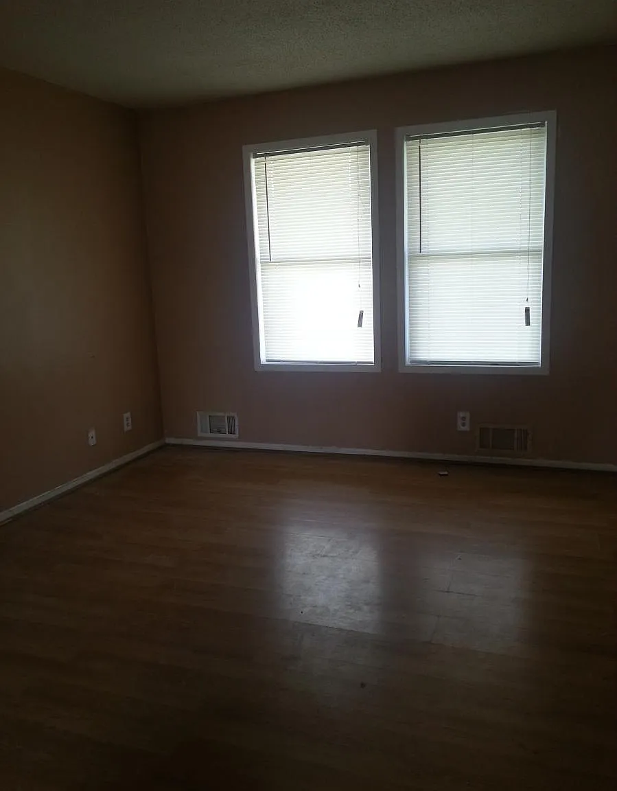 3 bed, 1950 sqft, $1,675 — Photo 2