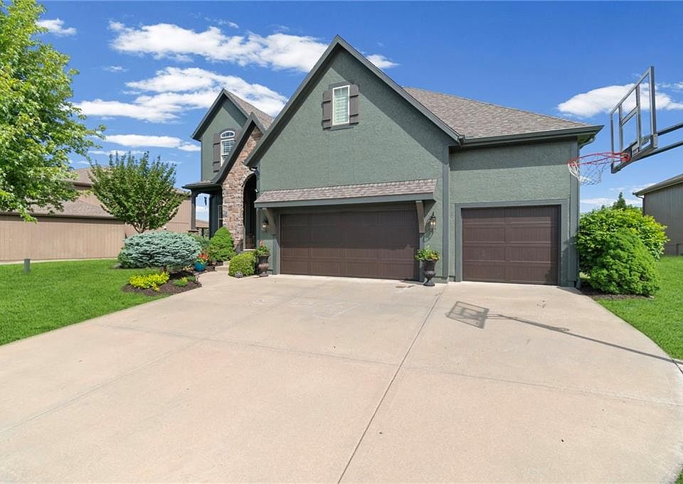 6484 N Whitetail Way, Parkville, MO 64152 | Zillow