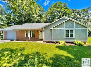 17 Quail Oaks Rd, Martinsville, VA 24112