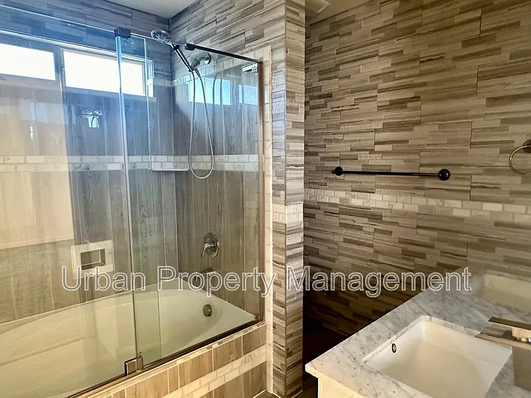 528 W 810th St S — Photo 15